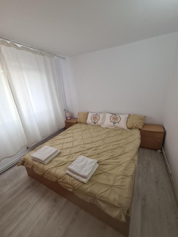 קריובה Apartament 2 Camere Etaj 4 Din 4 מראה חיצוני תמונה